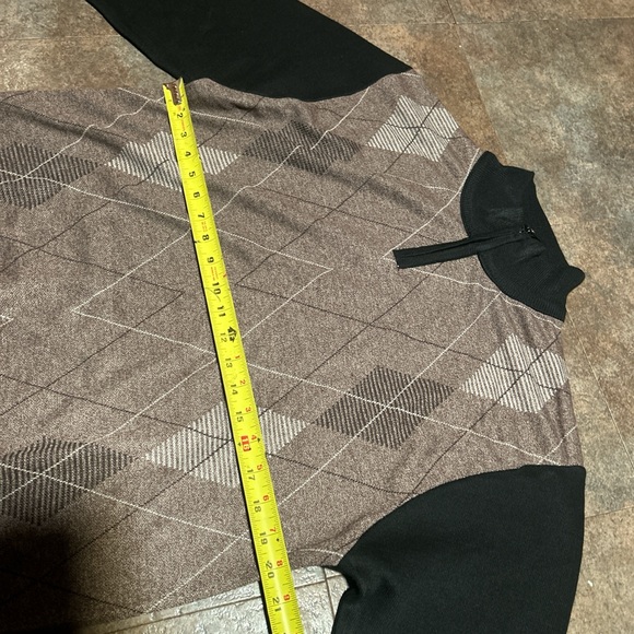 Quarter zip - Picture 2 of 4